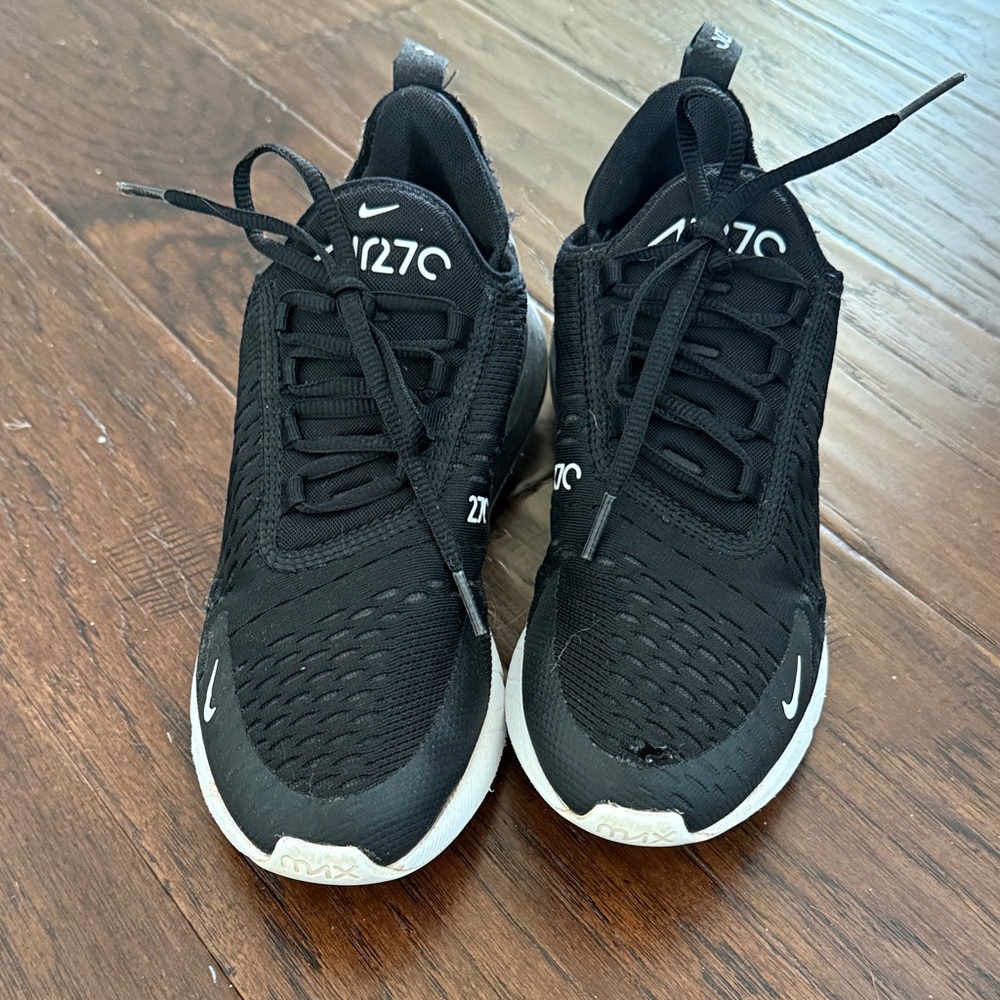 Nike Black and White Running Shoes 💚SOLD💚